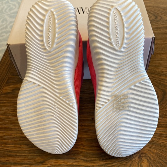 New in box girls pink sneakers - Picture 4 of 6